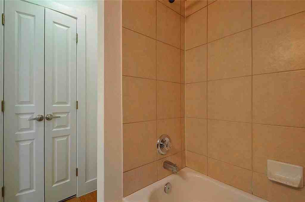 711 W 32Nd St - Photo 7 of 50