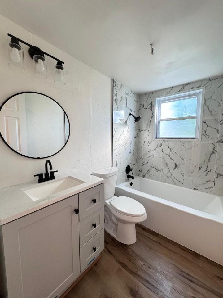 109/111 Britanna - Photo 3 of 6