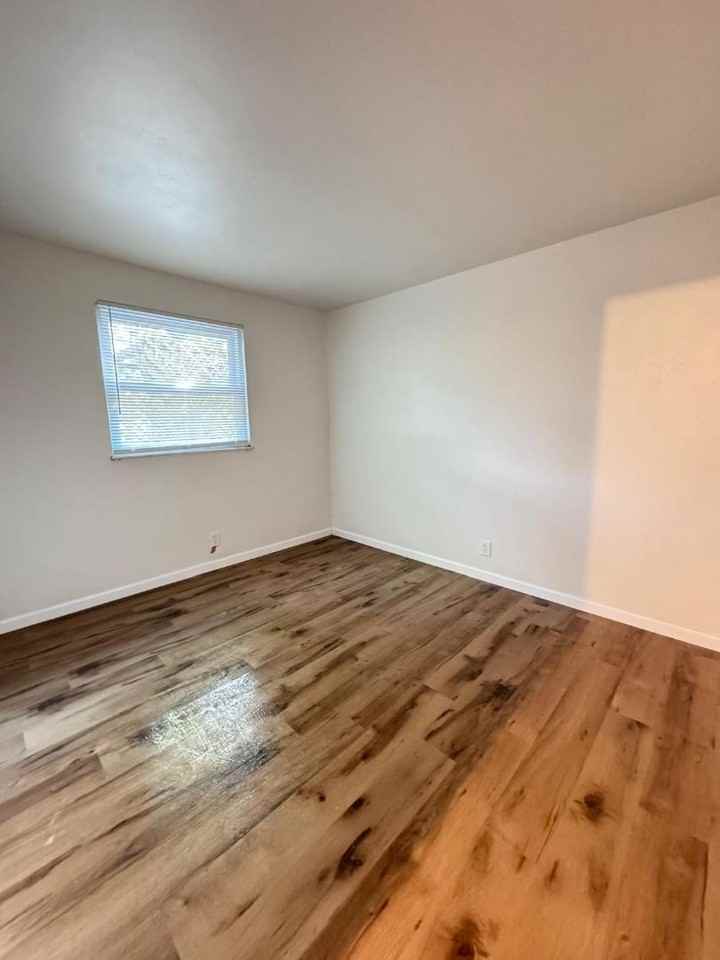 109/111 Britanna - Photo 5 of 6