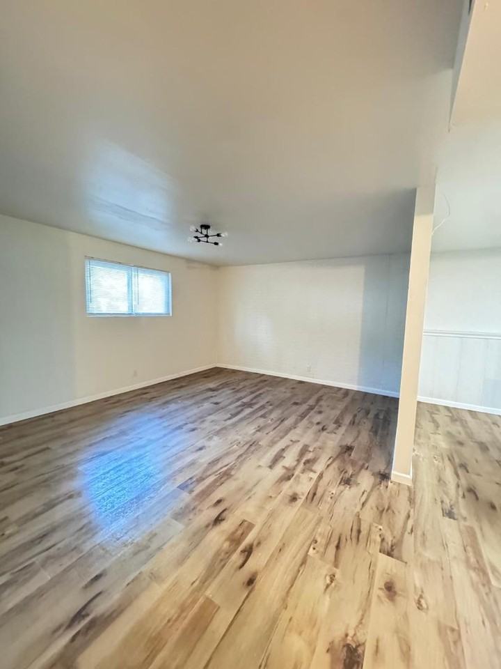 109/111 Britanna - Photo 6 of 6