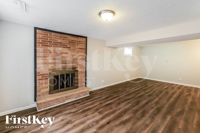 7421 Hardy Ave - Photo 2 of 16