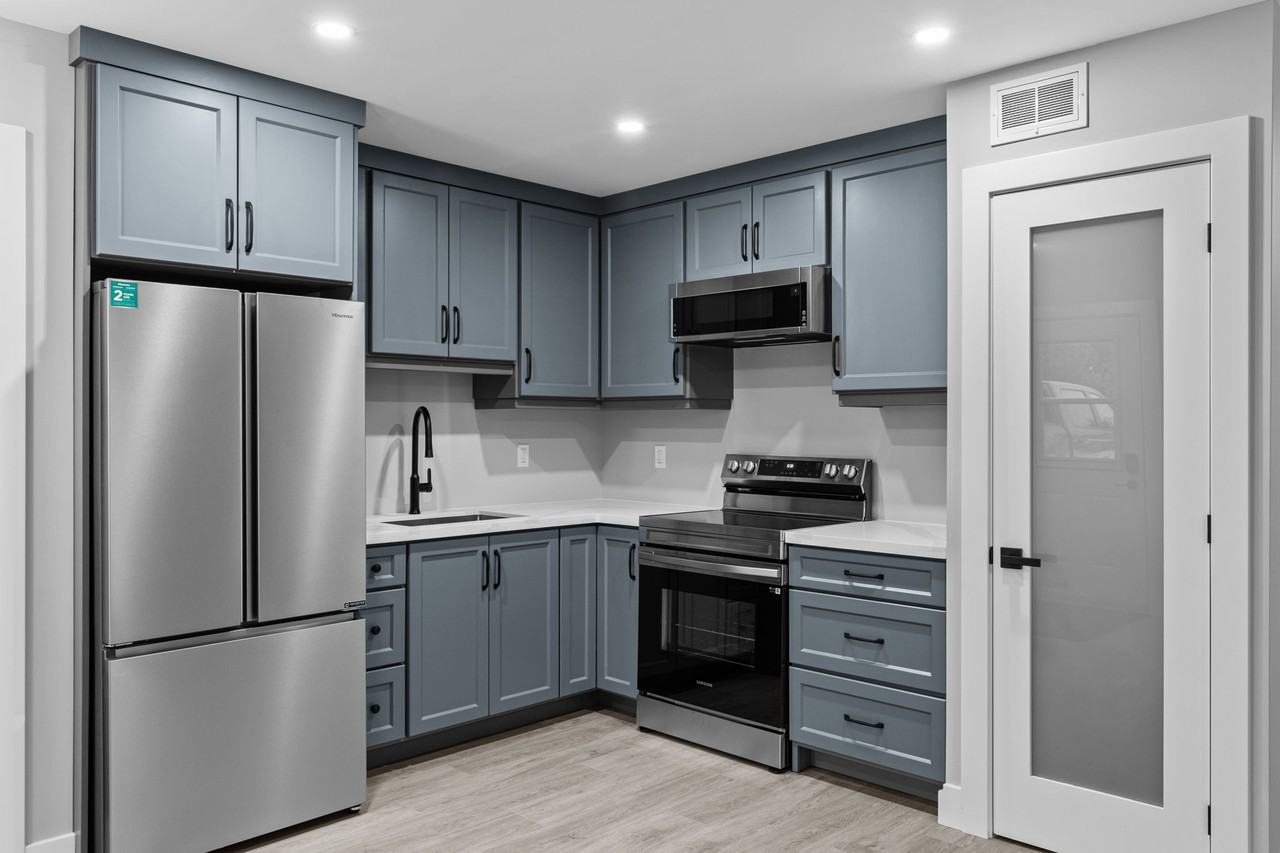 47 Creighton Street South - Photo 2 of 16