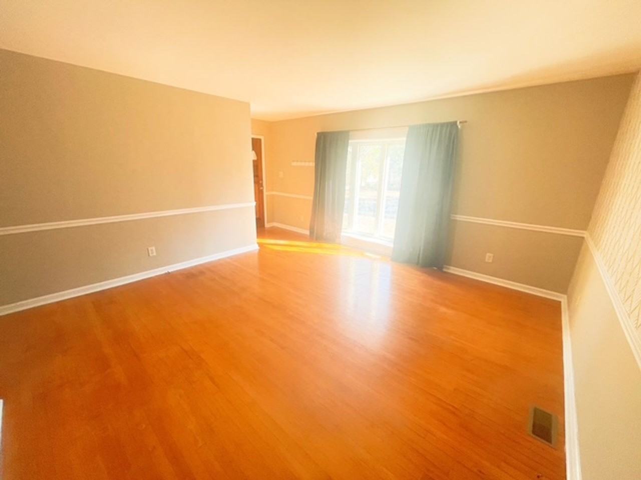 1708 Saint Augustine Ave - Photo 3 of 20