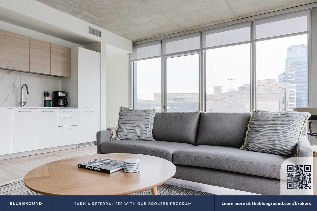 165 North Desplaines Street - Photo 4 of 50