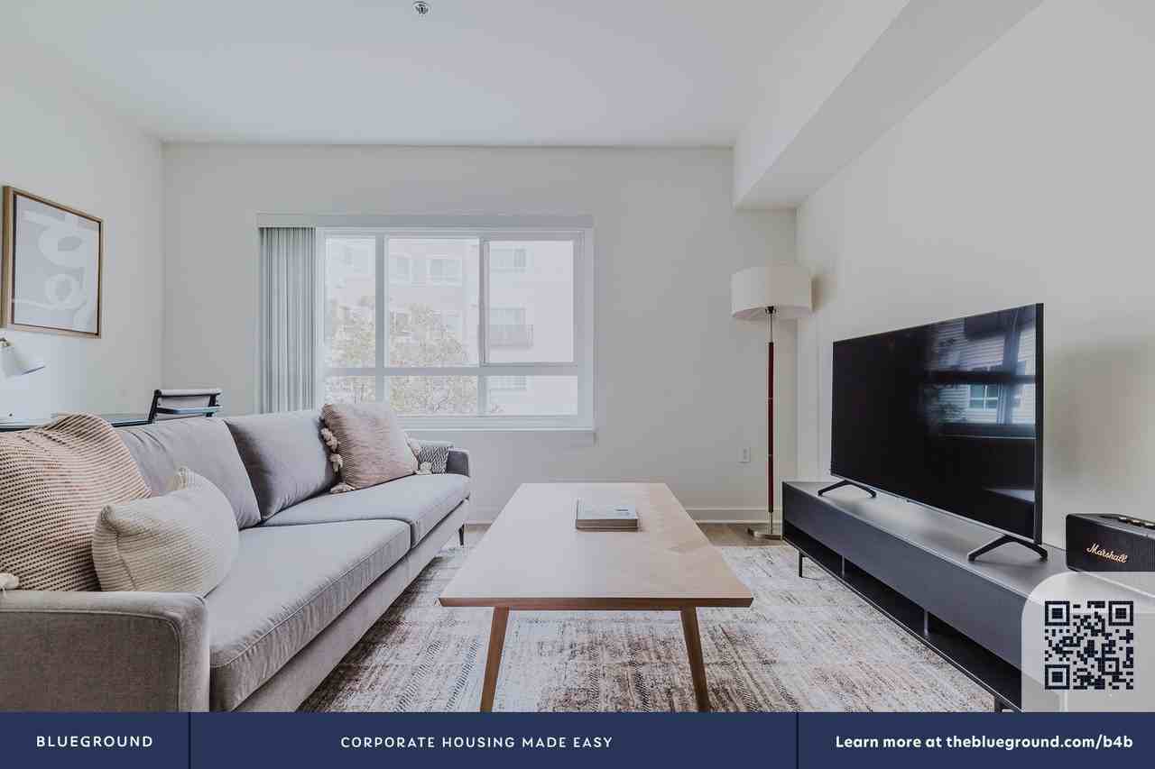 250 Bellevue Way Northeast - Photo 6 of 27