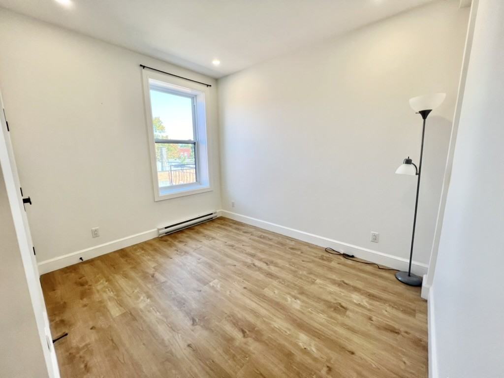 274 Rue Bernard Ouest #5 - Photo 3 of 13