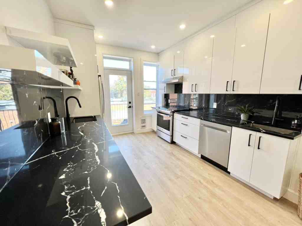 274 Rue Bernard Ouest #5 - Photo 2 of 13