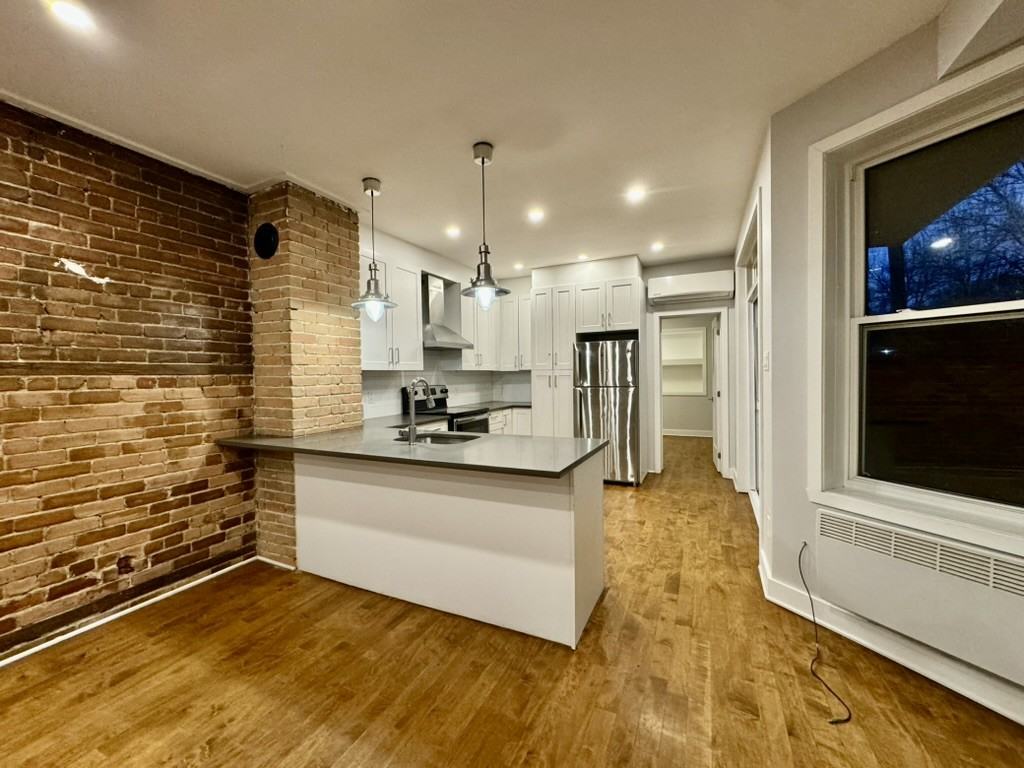 4237 Avenue des Érables - Photo 3 of 20