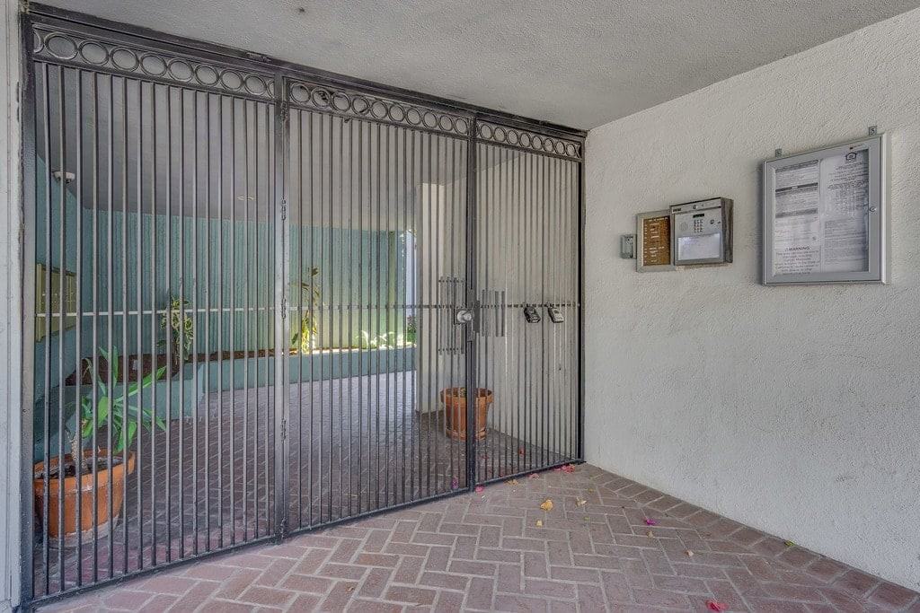 La Brea Apartments - Photo 2 of 6