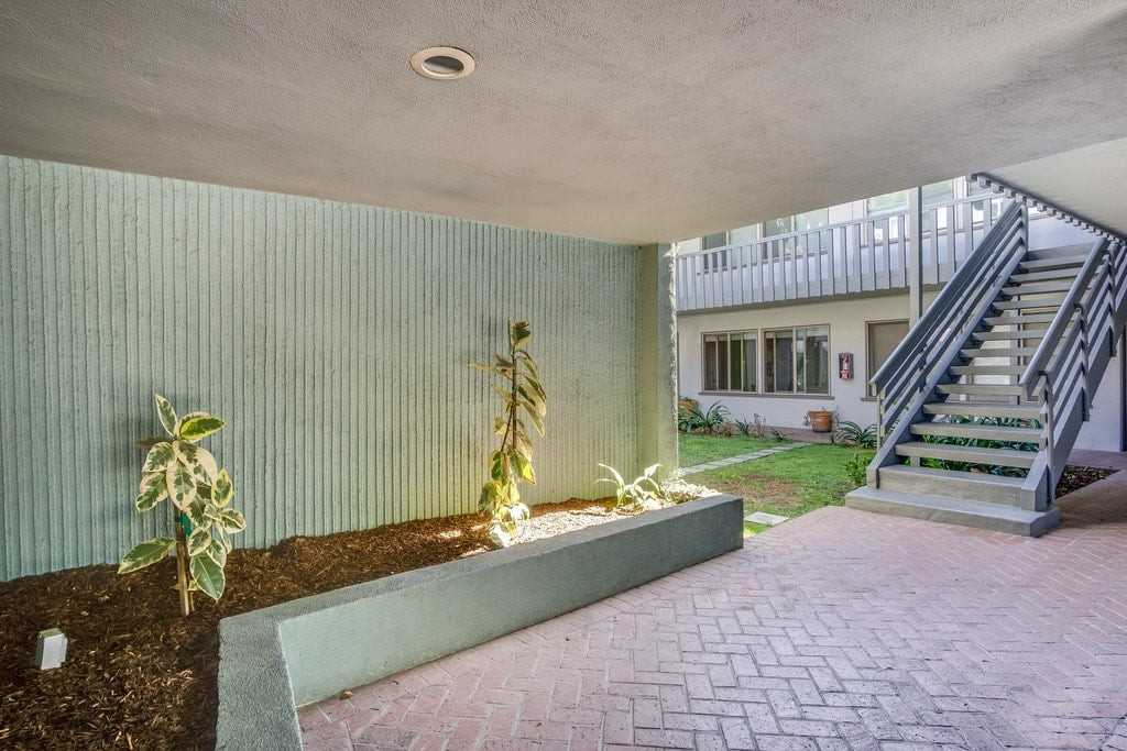 La Brea Apartments - Photo 3 of 6