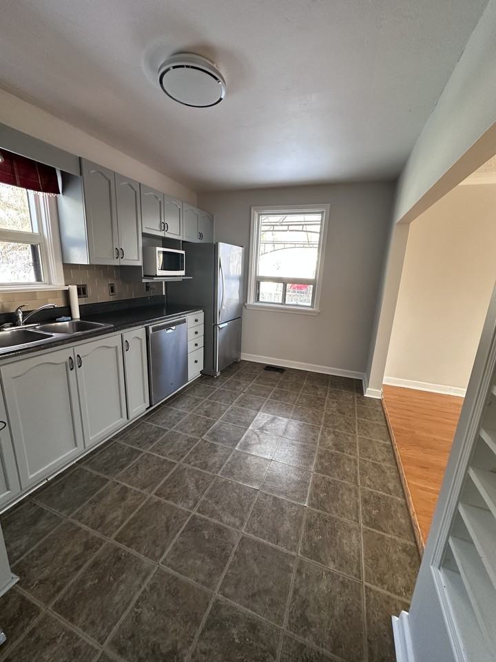 6 Karen Crescent - Photo 2 of 24