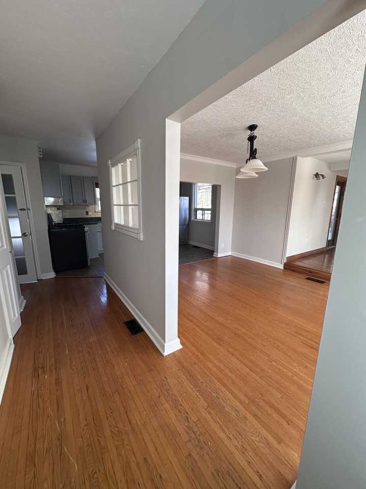 6 Karen Crescent - Photo 3 of 24