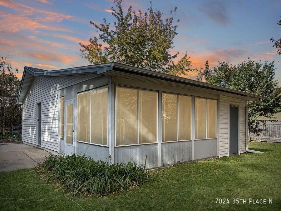 7024 35th Pl N - Photo 3 of 37
