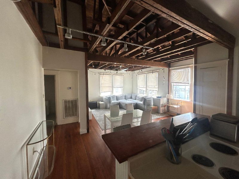 939 Broadway Street - Photo 2 of 14