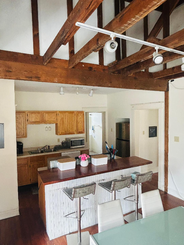 939 Broadway Street - Photo 4 of 14