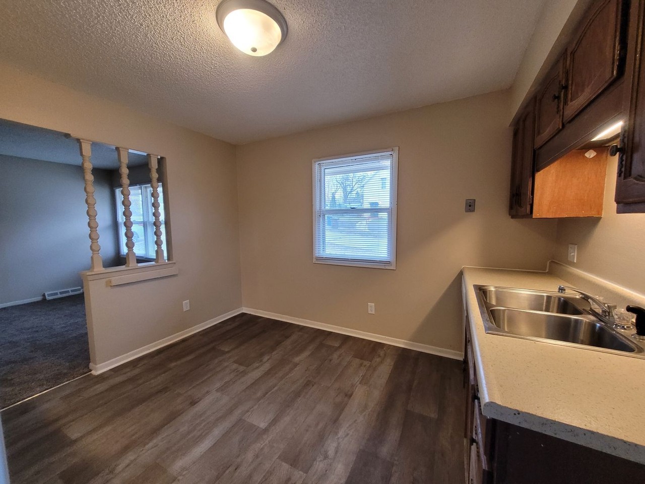612 Pioneer Rd - Photo 2 of 31