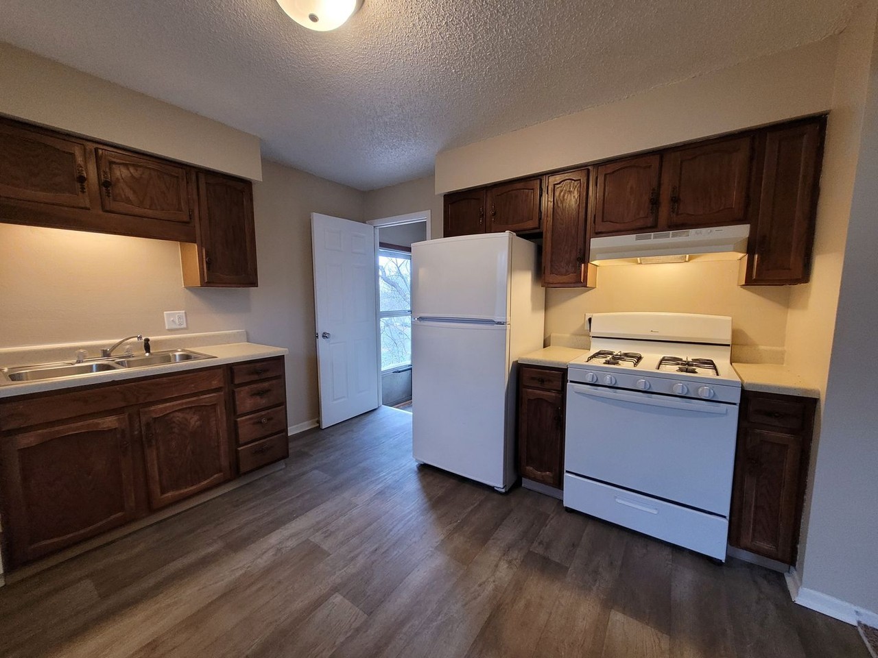 612 Pioneer Rd - Photo 4 of 31