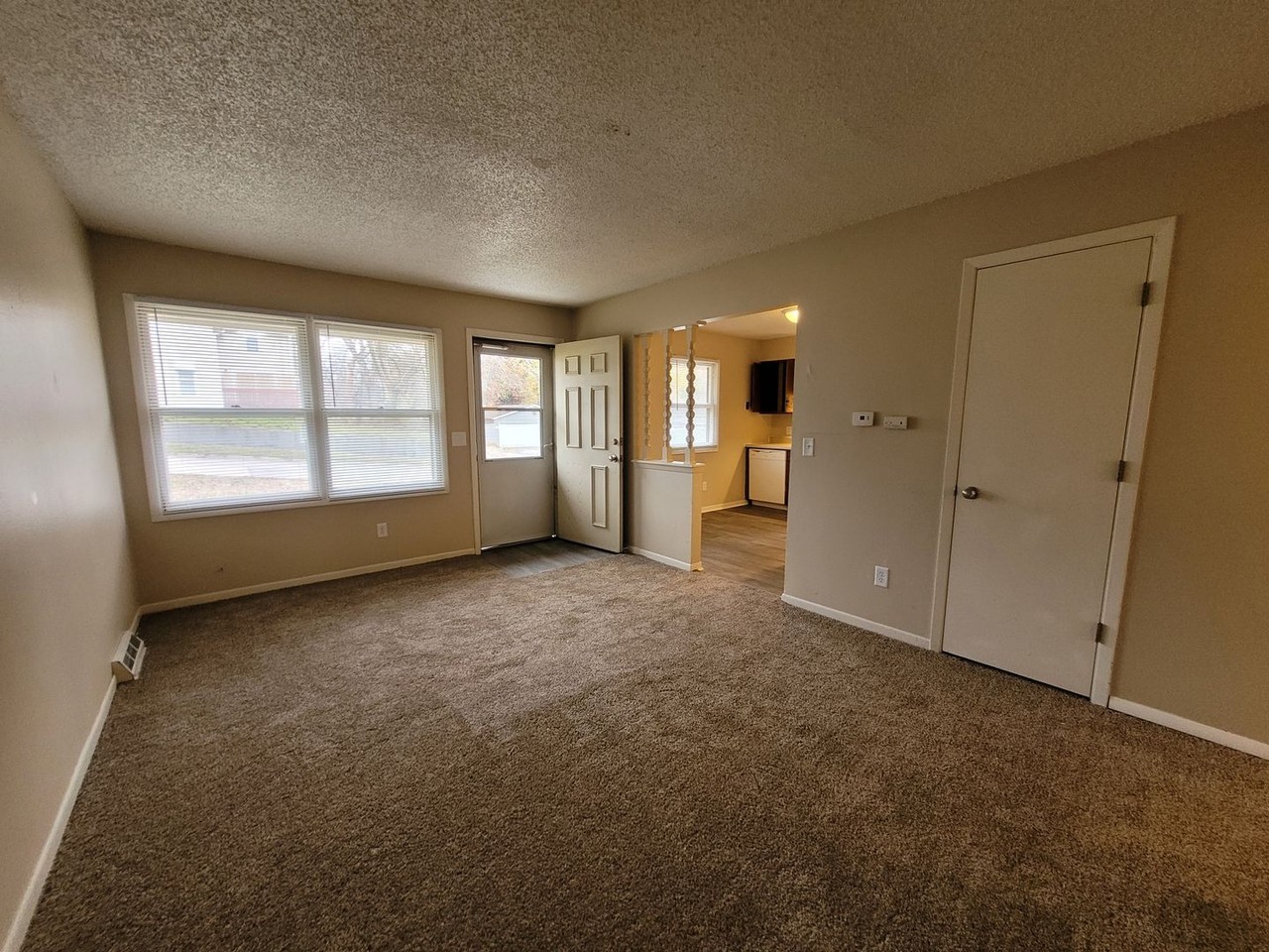 612 Pioneer Rd - Photo 6 of 31
