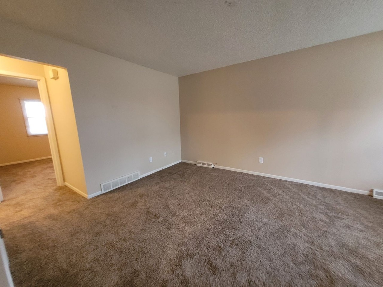 612 Pioneer Rd - Photo 7 of 31