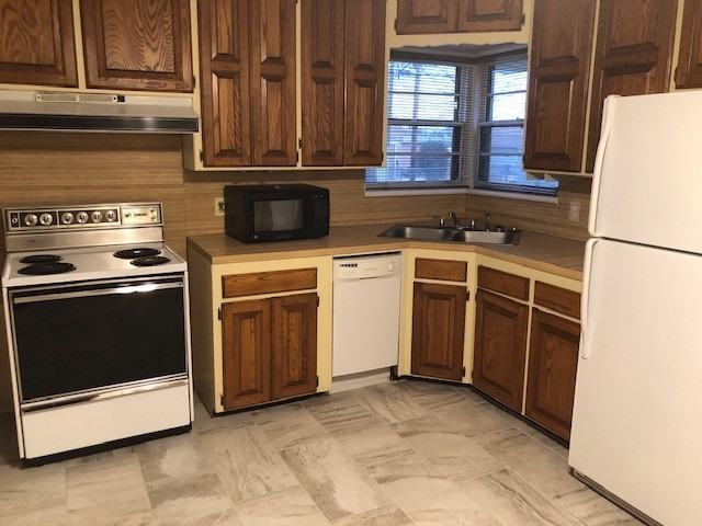 2320 Maple Drive - Photo 7 of 9