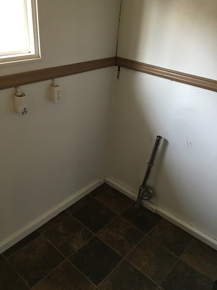 135 Sycamore St - Photo 2 of 10