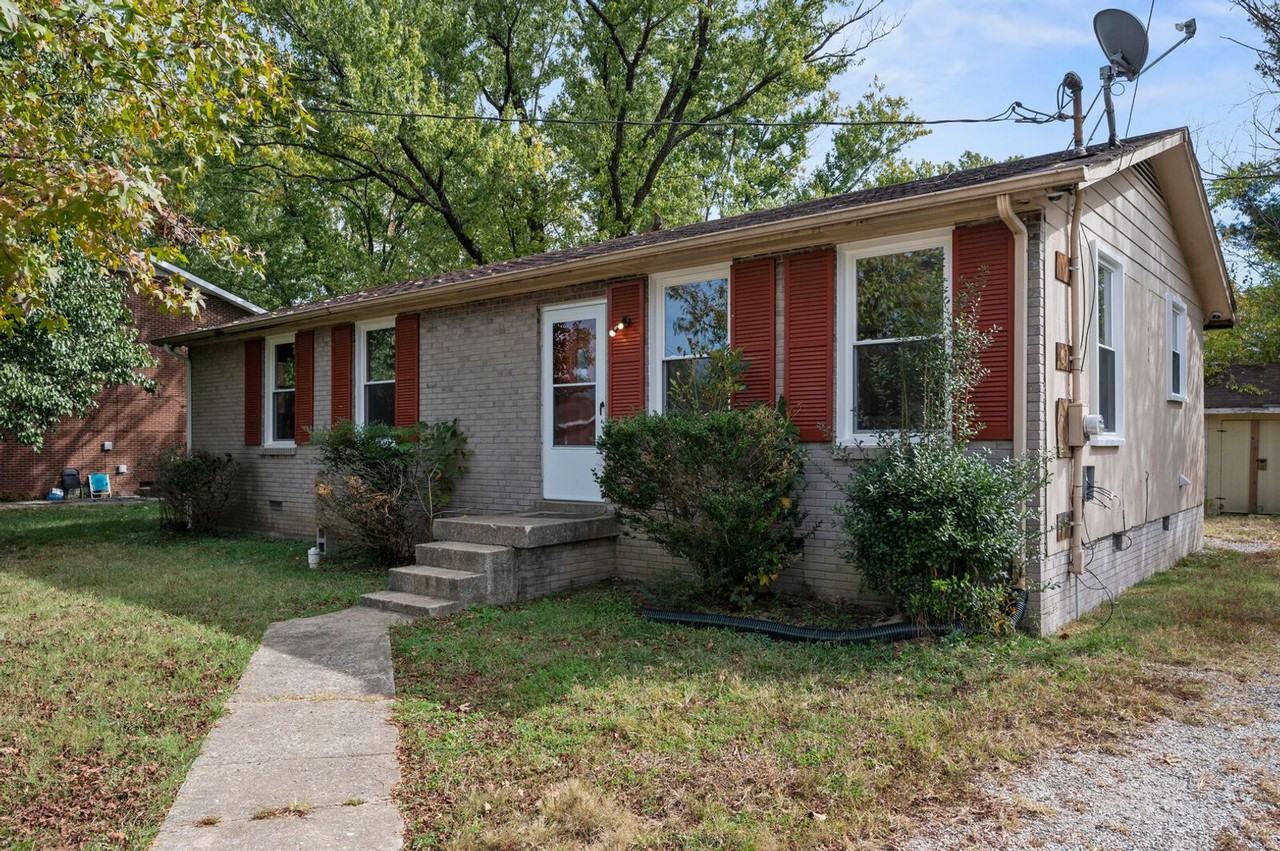 4287 Sweden Dr - Photo 3 of 14