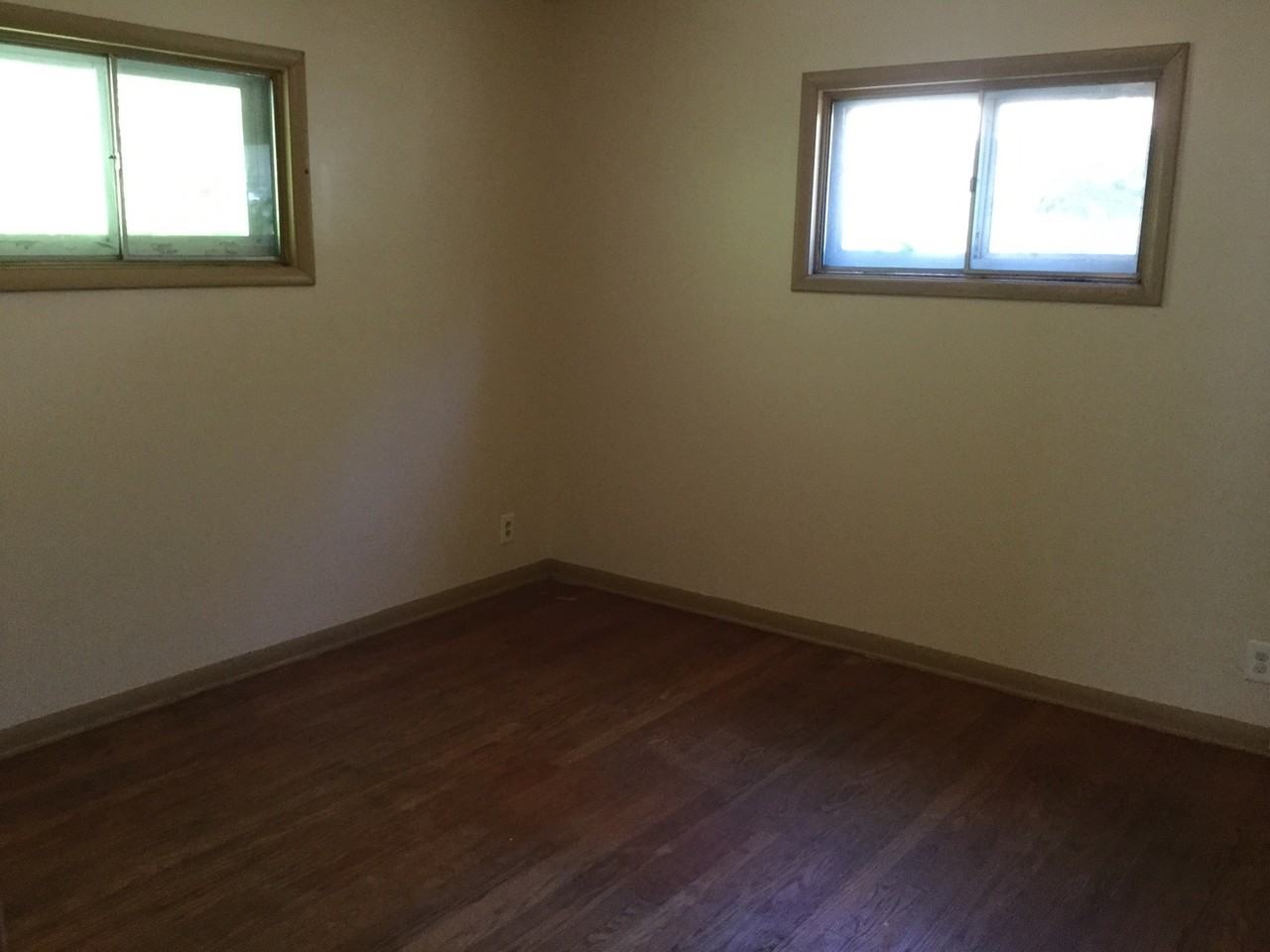 5073 N 48th St - Photo 3 of 14