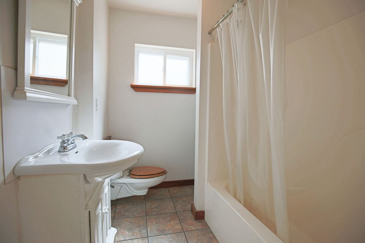 17062 Section St - Photo 4 of 9