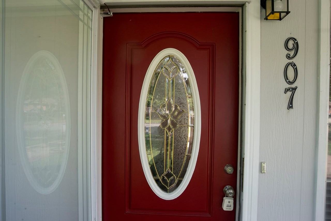 907 Danmann Cir Se - Photo 2 of 21