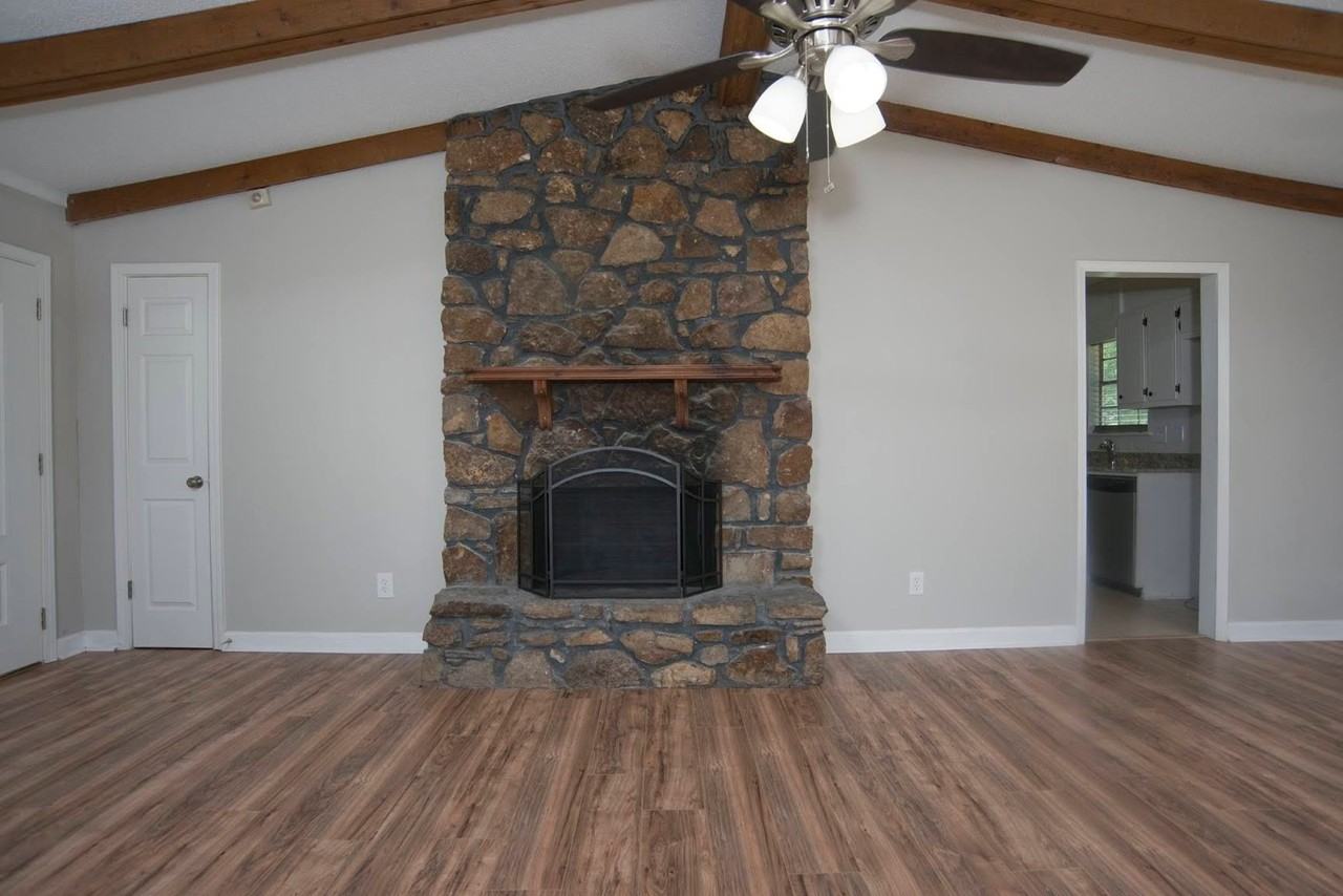 907 Danmann Cir Se - Photo 3 of 21