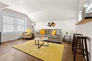 featured image of 1019 N Division St