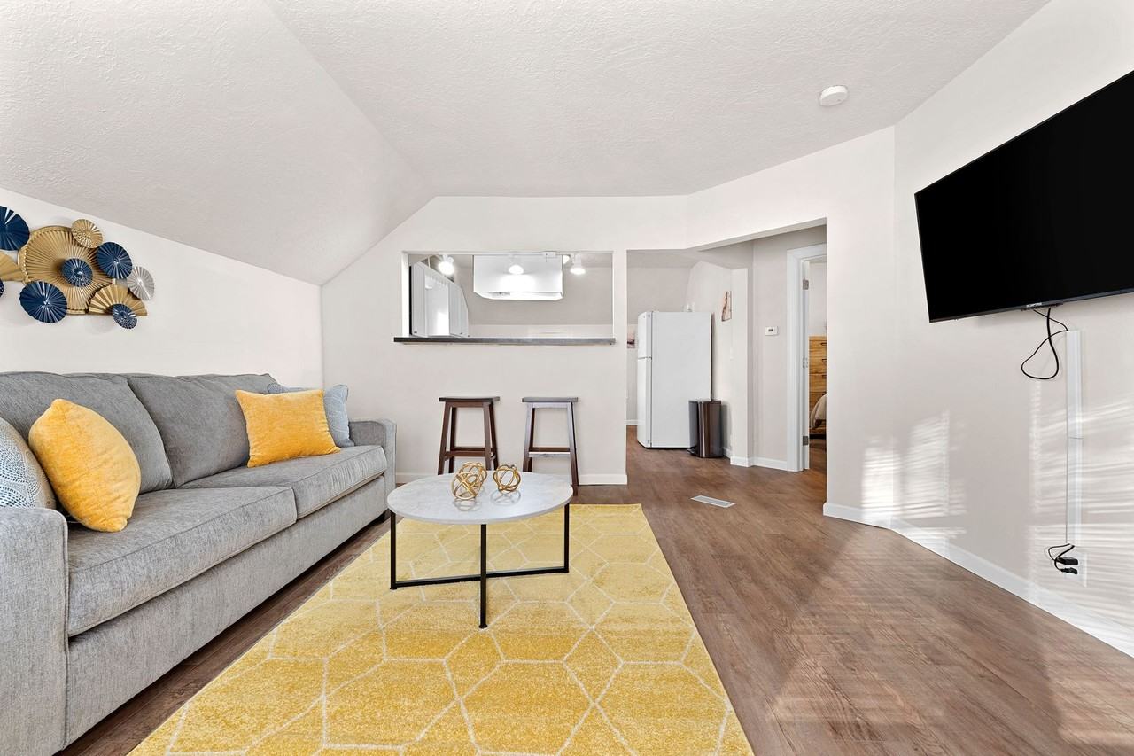 1019 N Division St - Photo 5 of 17