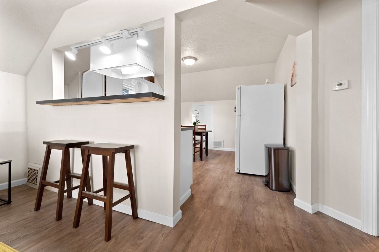 1019 N Division St - Photo 7 of 17