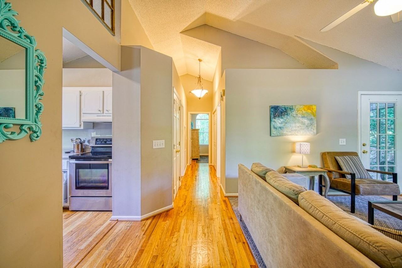 226 Broughton Dr - Photo 2 of 34