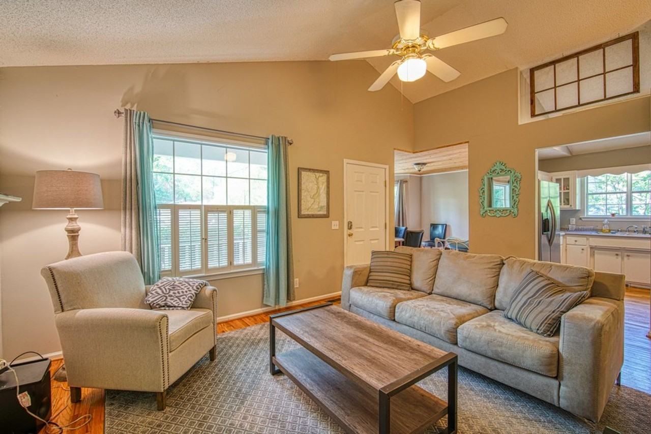 226 Broughton Dr - Photo 6 of 34