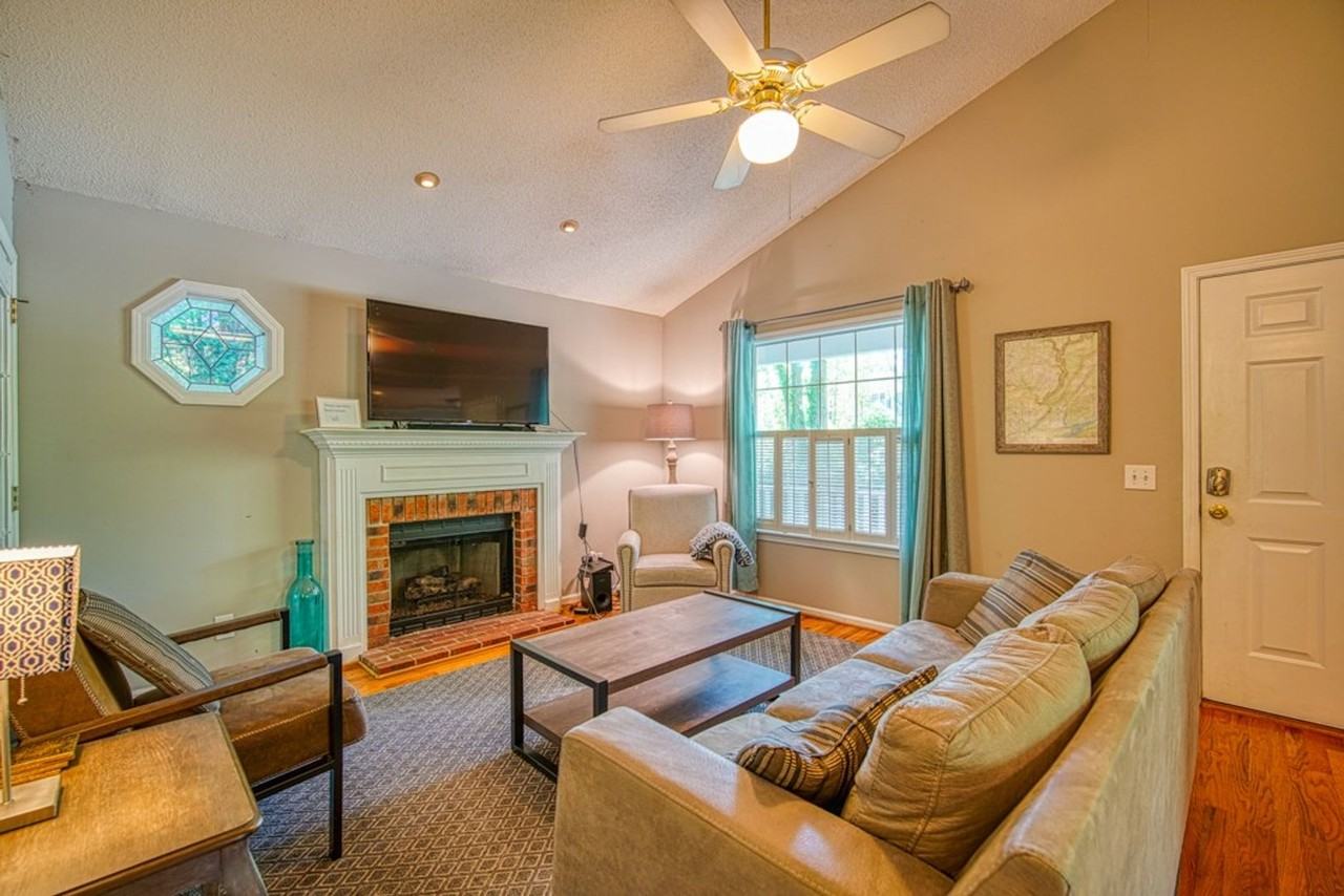 226 Broughton Dr - Photo 7 of 34