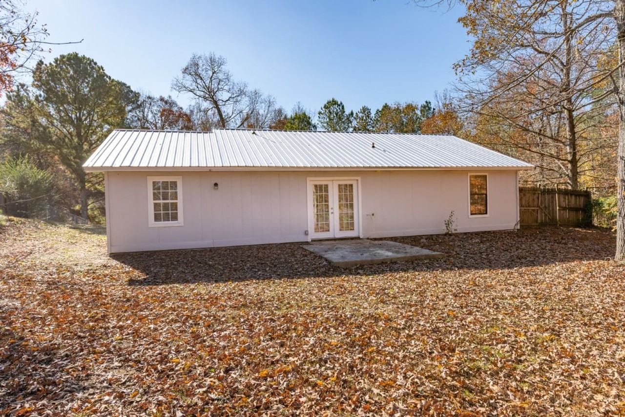 431 Greentree Dr - Photo 3 of 18