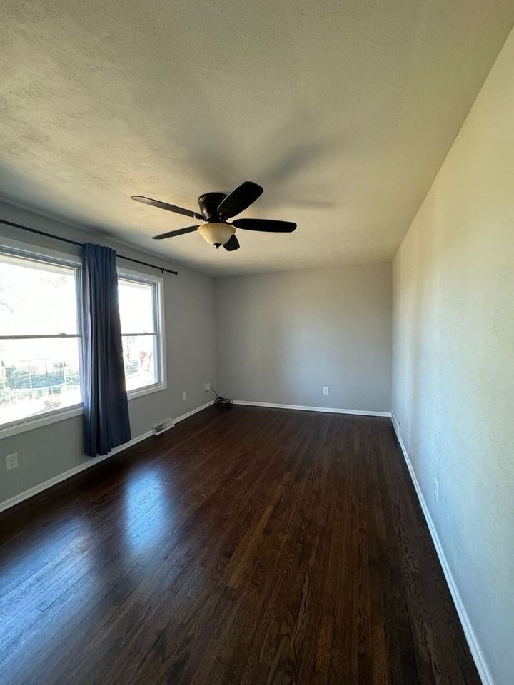 3618 S Drumm Ave - Photo 2 of 34