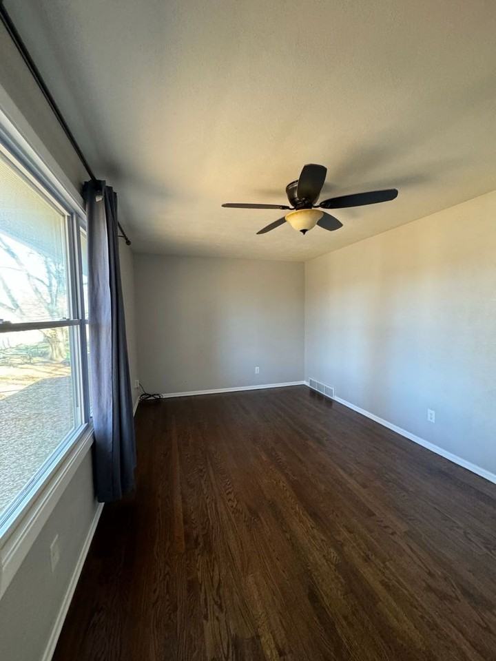 3618 S Drumm Ave - Photo 3 of 34