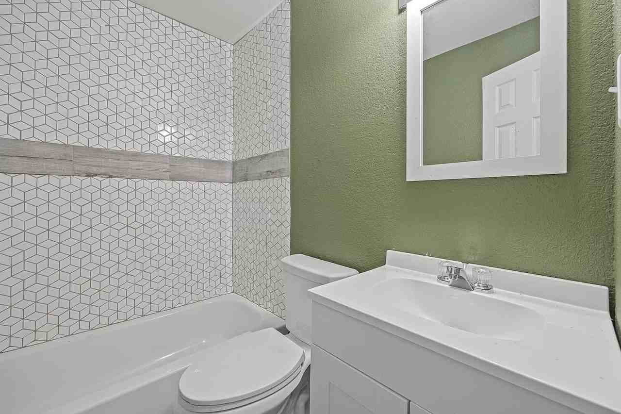 304 Ellis Ave - Photo 2 of 11