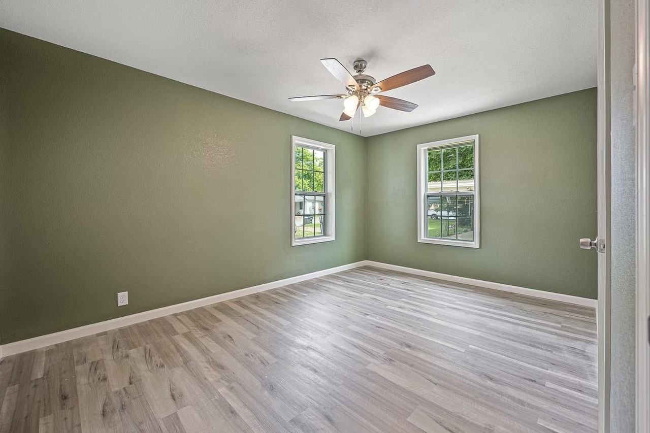 304 Ellis Ave - Photo 3 of 11