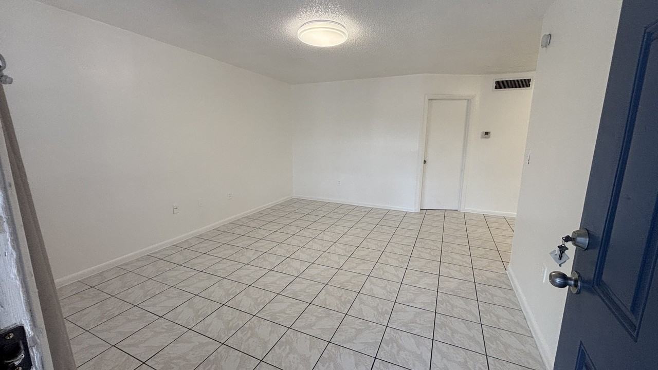 321 Ne 1st Ct #110 - Photo 6 of 9