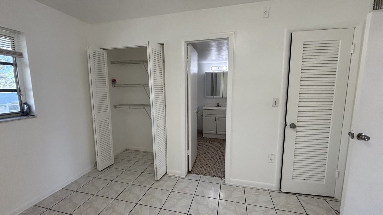 321 Ne 1st Ct #110 - Photo 7 of 9