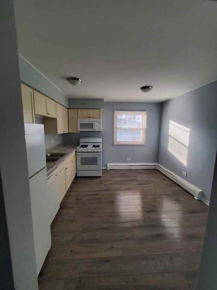 1024 E Division St #C - Photo 2 of 8