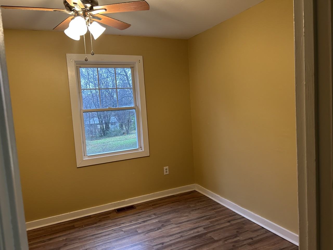 204 Cutler Ave - Photo 5 of 12
