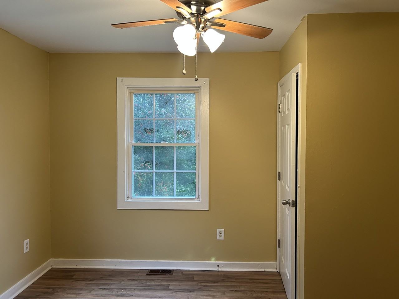 204 Cutler Ave - Photo 7 of 12
