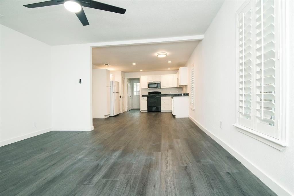 305 College St - Photo 5 of 20