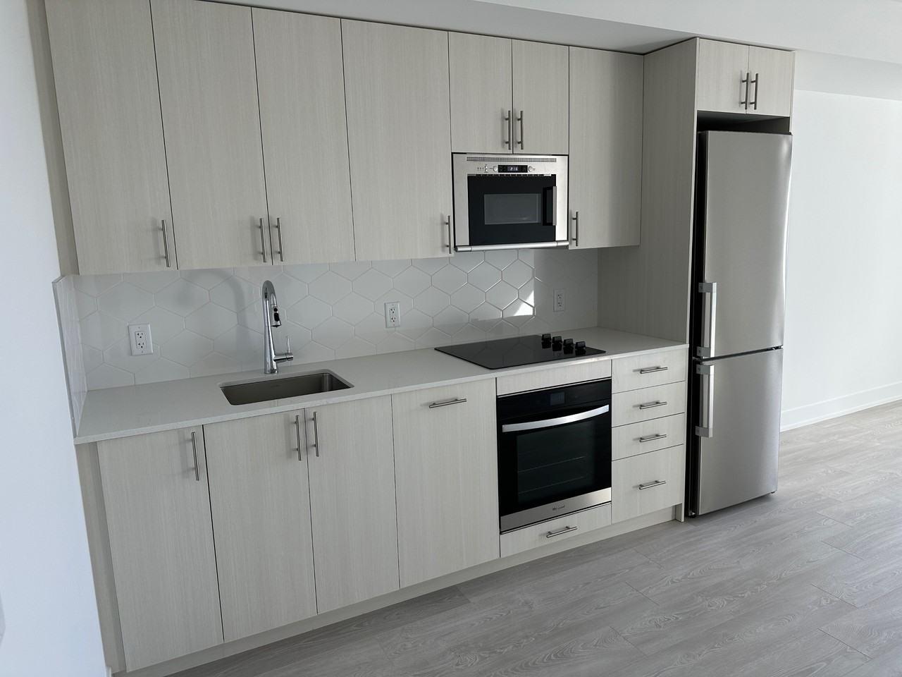 809 2545-809 Simcoe Street North - Photo 2 of 14