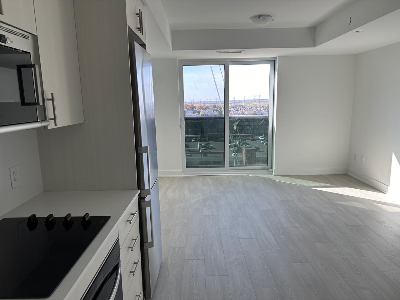 809 2545-809 Simcoe Street North - Photo 5 of 14