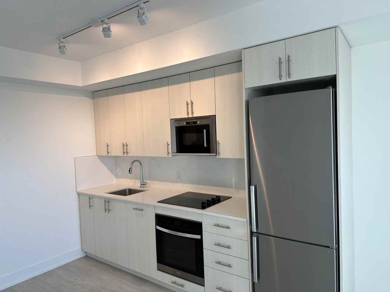 809 2545-809 Simcoe Street North - Photo 7 of 14